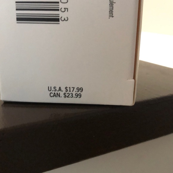 Hallmark 2018 Ornament 🌲 - Picture 7 of 8